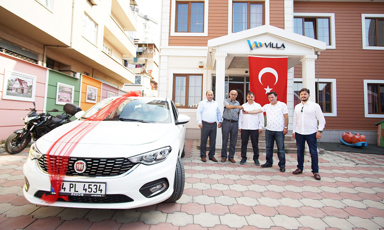 Villa Yapı Son Model Bir Araba Hediye Etti